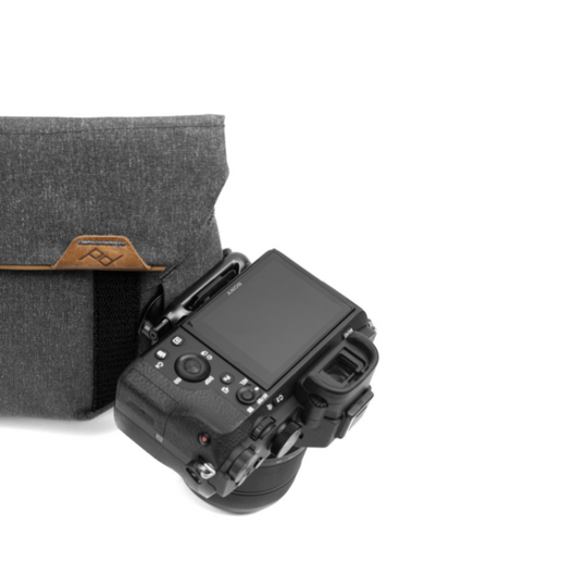 PEAK DESIGN - FIELD POUCH V2 多功能防風雨 400D 相機包 單肩包 斜揹袋 木炭色 原裝行貨